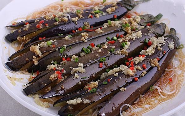 Steamed eggplant with garlic